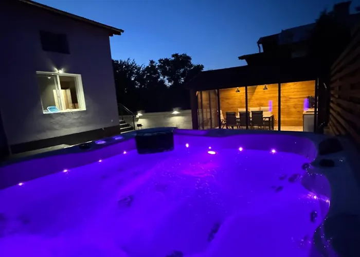 Mountain Ship Villa Dedovo